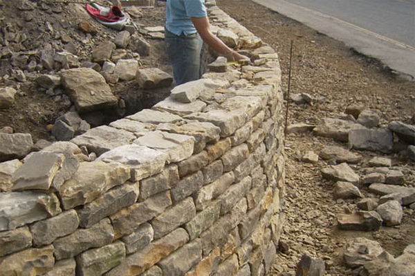 gradnja-kamenog-zida-bez-maltera 