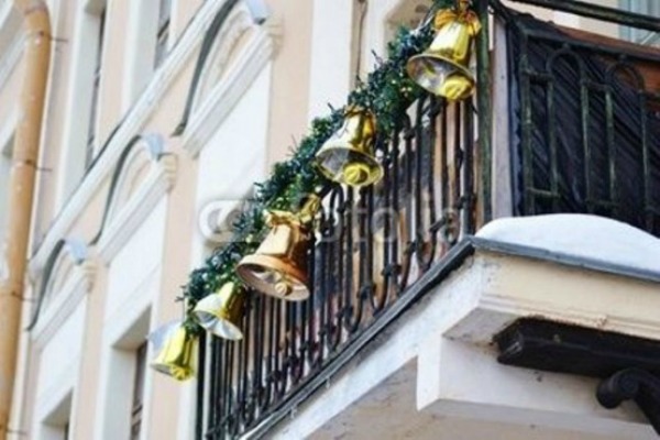 novogodisnja-dekoracija-balkona 