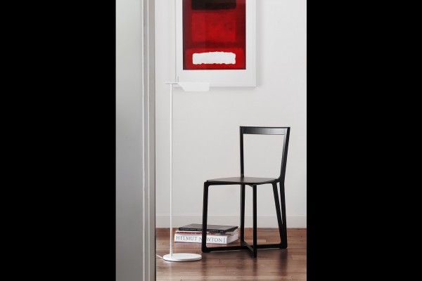 minimalisticka-italijanska-stolica 