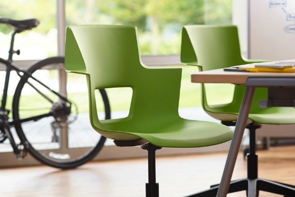 interesantan-dizajn-kancelarijske-stolice 