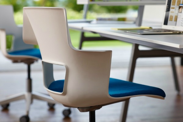 interesantan-dizajn-kancelarijske-stolice 