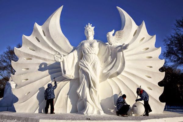 festival-ledenih-i-sneznih-skulptura 