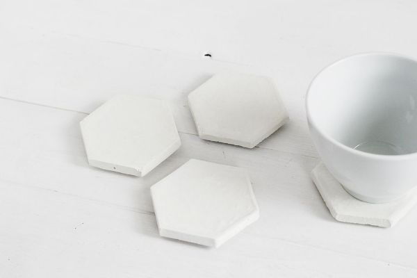 magija-belog-betona-u-sluzbi-dizajna-vasih-podmetaca 