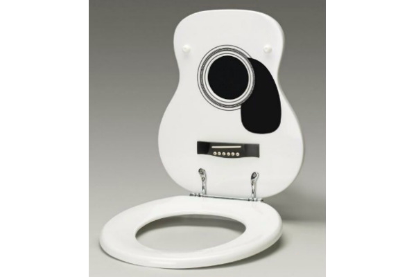 daske-za-toalete-u-obliku-muzickih-instrumenata 
