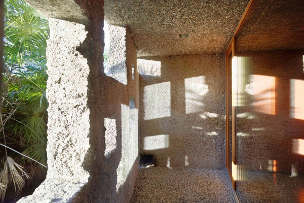 mali-betonski-bunker-koji-u-sebi-krije-mnogo-vise 