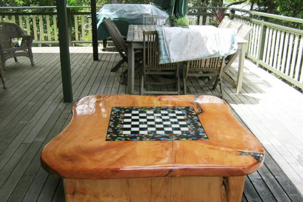 inovacija-u-dekorisanju-rusticnih-drvenih-stolova 
