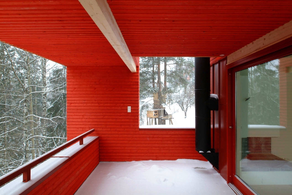 crveno-zdanje-u-norveskim-brdima 