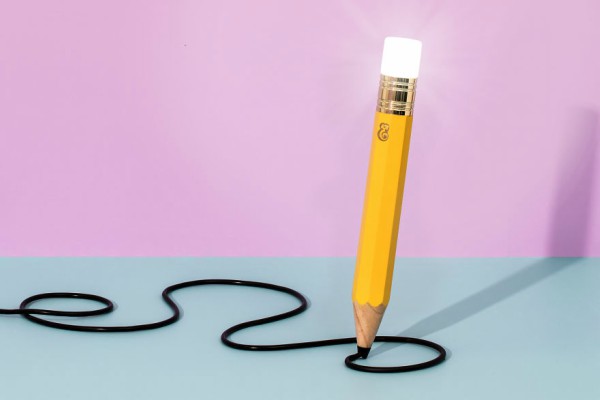 simpaticna-lampa-u-obliku-olovke 
