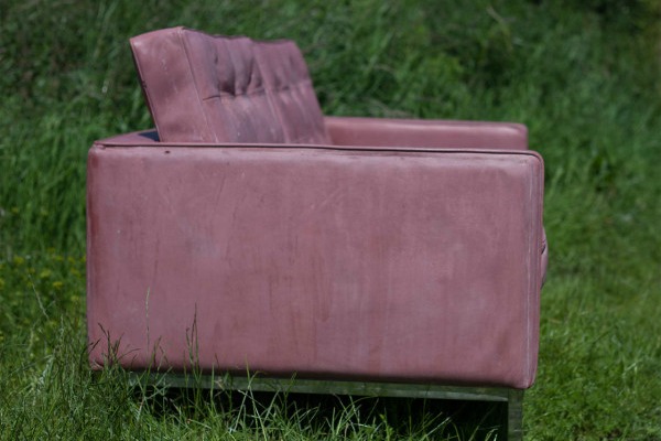 interesantna-sofa-od-betona 
