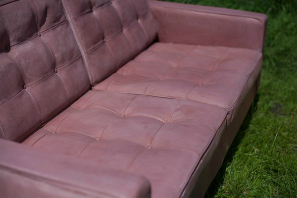 interesantna-sofa-od-betona 