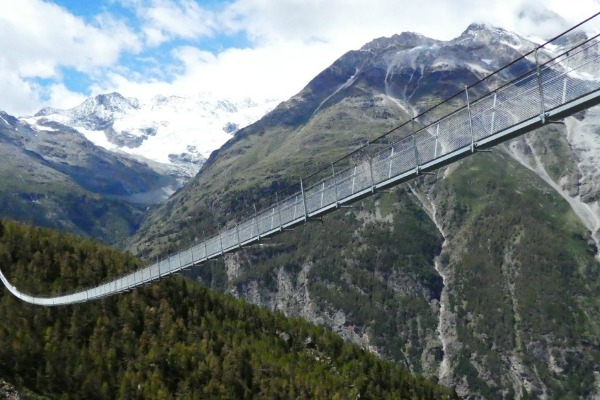 najduzi-viseci-most-otvoren-u-svajcarskoj 