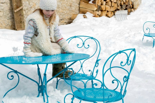 stolice-i-klupe-za-moderne-zimske-ili-letnje-baste 