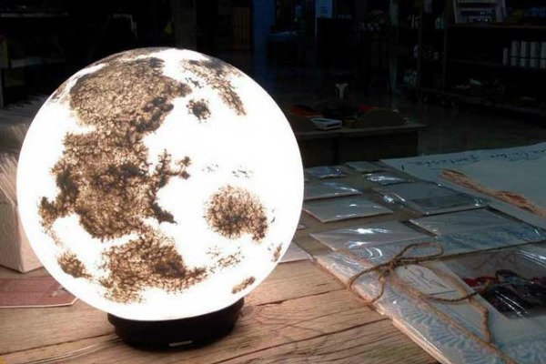 Lampe u obliku Meseca i planeta
