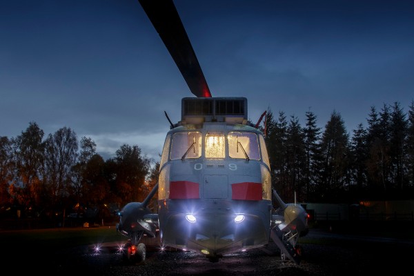 stari-vojni-helikopter-pretvoren-u-predivnu-hotelsku-sobu 