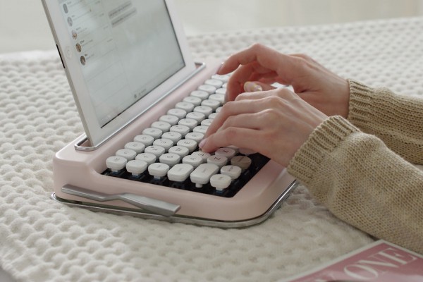 bezicna-tastatura-inspirisana-starim-masinama 