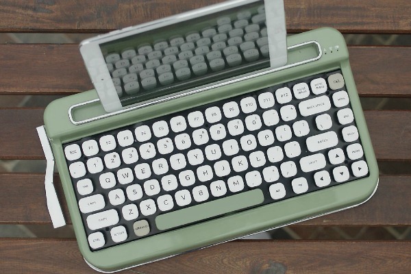 bezicna-tastatura-inspirisana-starim-masinama 