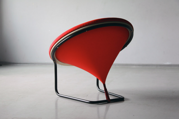 red-dot-neverovatna-stolica-ravnog-dizajna 