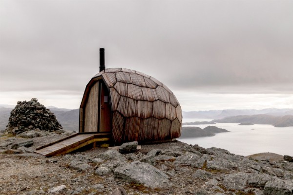 drvena-kabina-nalik-kosnici-namenjena-je-planinarima 