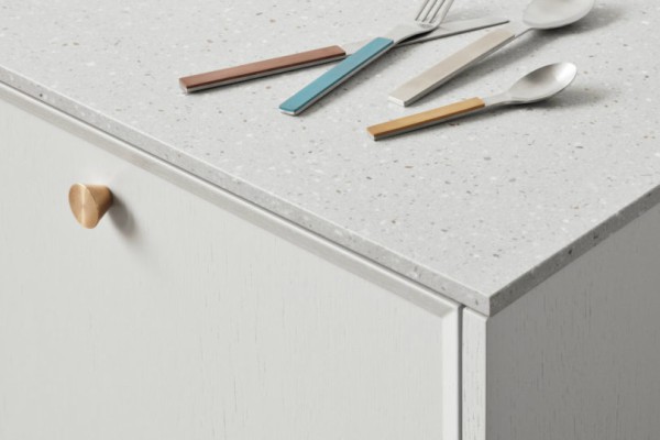 minimalisticka-kuhinja-dostupna-u-tri-boje 