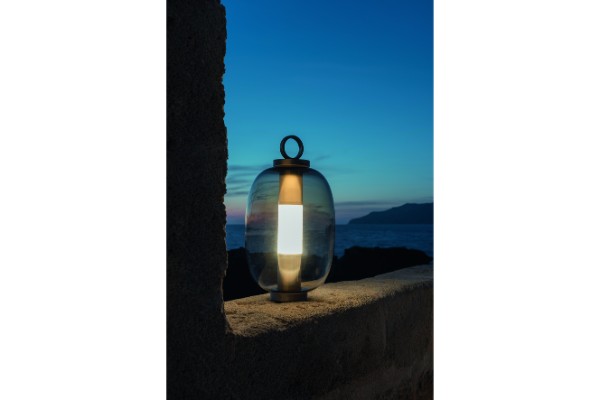 lucerna-je-prenosiva-lampa-nalik-drevnim-rimskim-svetiljkama 