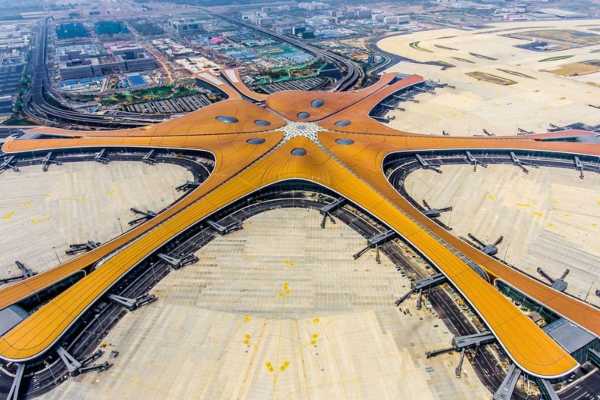novi-aerodrom-u-pekingu-po-projektu-zahe-hadid 