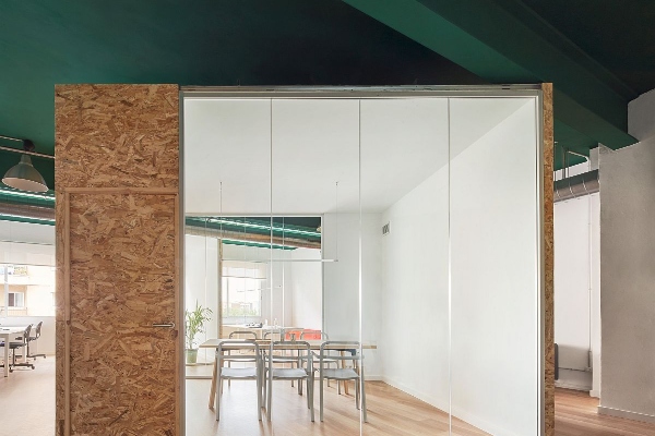 Moderna kancelarija u Barseloni od reciklažnog materijala