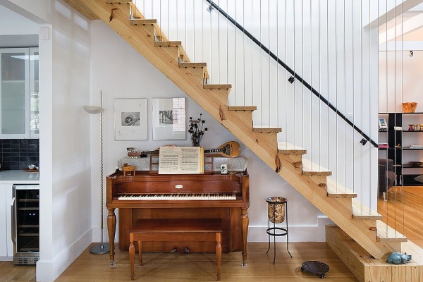 Odlične ideje za korišćenje prostora ispod stepenica u savremenom domu