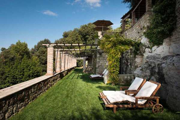 eko-luksuzni-hotel-borgo-pignano-u-toskani 