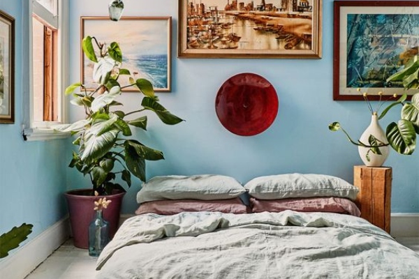 pogled-na-impresivnu-kolekciju-spavacih-soba-u-plavom-koloru 