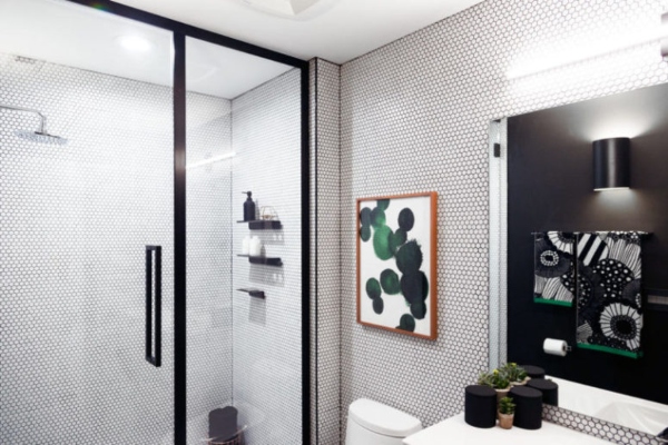 graficko-moderno-kupatilo-sa-smelim-zelenim-tonovima 