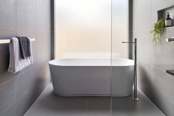 stilsko-i-minimalisticko-uredenje-kupatila 