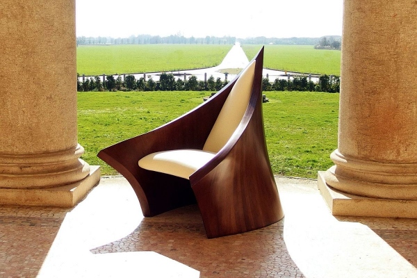 odraz-minimalizma-i-savremenog-dizajna-u-vidu-stolica 