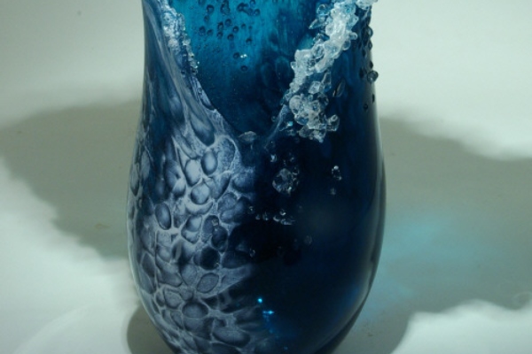 kolekcija-vaza-inspirisana-morskim-talasima 