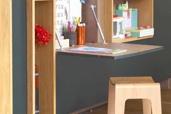 sklapajuci-radni-stolovi-koji-stede-prostor-idealni-za-male-kucne-kancelarije 