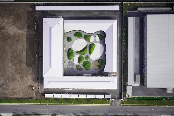 zanimljiva-zelena-fasada-na-jednoj-vijetnamskoj-fabrici 