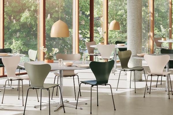 kolekcija-stolica-danskog-dizajna-u-16-atraktivnih-boja 