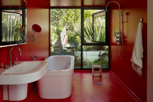 Saveti i ideje za opremanje kupatila u crvenoj boji