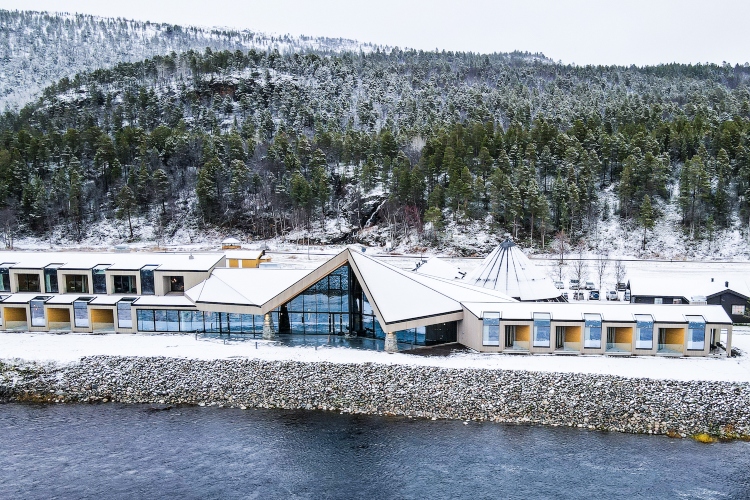 Samo za neustrašive: najseverniji hotel na svetu sačinjen od snega i leda