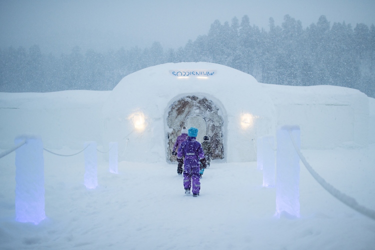 Samo za neustrašive: najseverniji hotel na svetu sačinjen od snega i leda