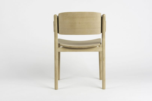 neera-minimalisticka-stolica-savrsena-za-savremene-kucne-kancelarije 