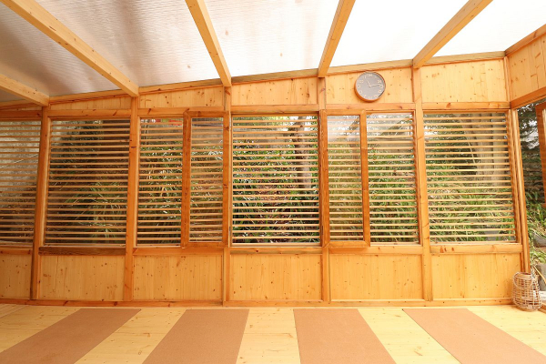 dvorisni-joga-studio-kao-savrsen-prostor-za-beg-od-svakodnevice 