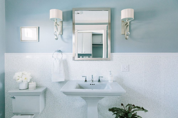 Budite savršen domaćin i dekorišite svoje malo kupatilo sa stilom