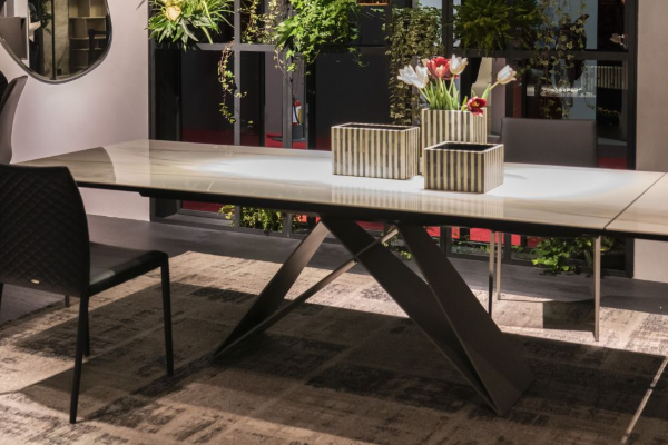 trpezarijski-stolovi-koji-unose-eleganciju-u-savremen-dom 