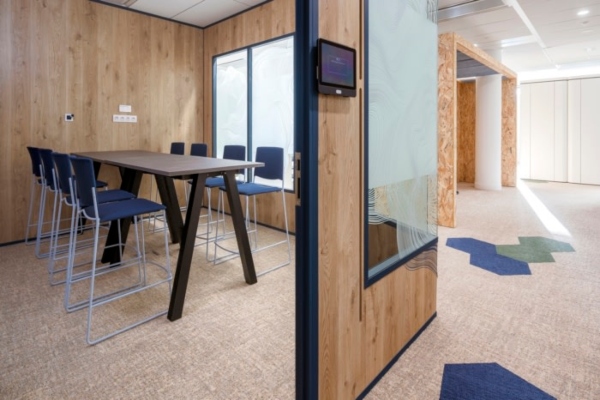 Zavirite u čist i uredan kancelarijski prostor kompanije Danone u Parizu