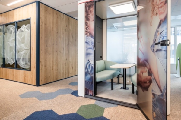 Zavirite u čist i uredan kancelarijski prostor kompanije Danone u Parizu