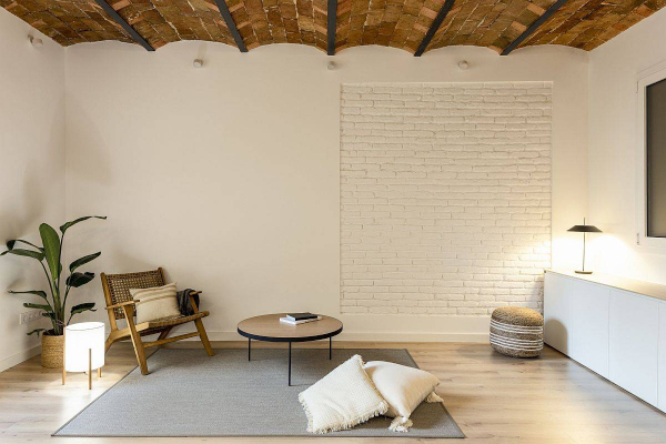 Neverovatan spoj stolova i tekstura stvoren renoviranjem starog zdanja u Barseloni