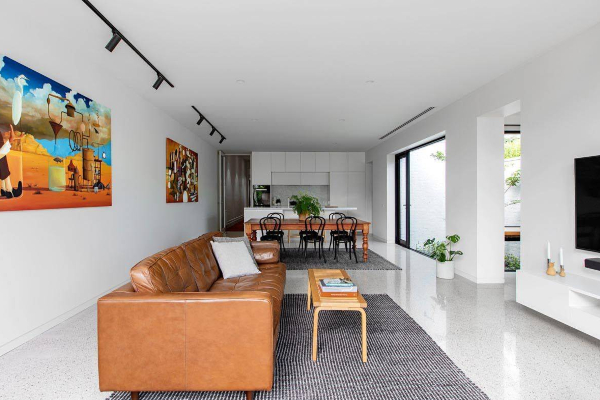 minimalisticki-dom-u-melburnu-u-potpunosti-podreden-svojim-vlasnicima 
