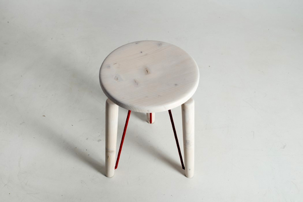 stolica-cija-jednostavnost-i-savrsena-funkcionalnost-deluju-sinhronizovano 