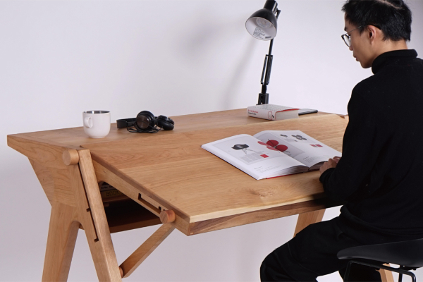 Prilagodljiv sto koji sa svoja 4 oblika odgovara na potrebe dizajnera