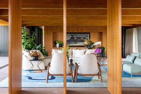 Drveni enterijer brazilske kuće idealan za kućne sedeljke sa stilom